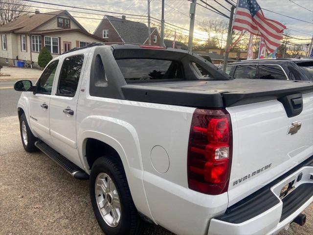 used 2008 Chevrolet Avalanche car, priced at $9,995