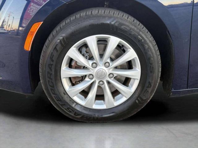 used 2018 Chrysler Pacifica car, priced at $11,875