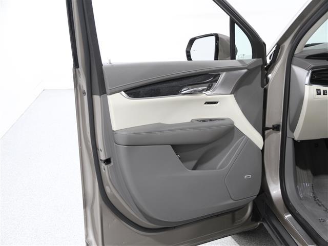 used 2023 Cadillac XT6 car, priced at $38,461
