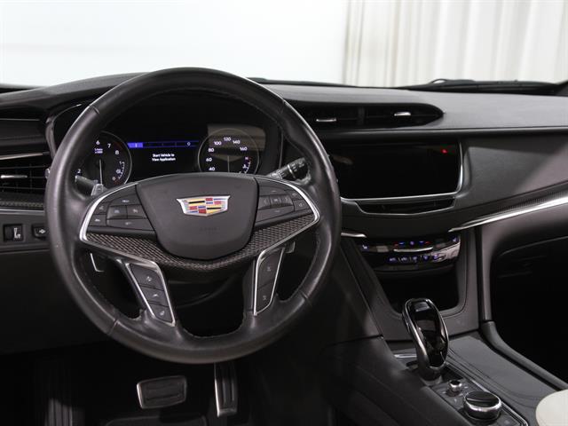 used 2022 Cadillac XT5 car, priced at $37,500