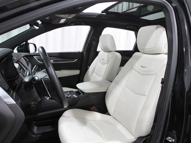 used 2022 Cadillac XT5 car, priced at $37,500