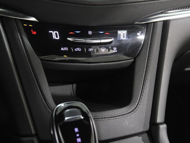 used 2022 Cadillac XT5 car, priced at $37,500