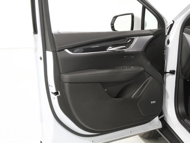 new 2025 Cadillac XT5 car, priced at $55,035