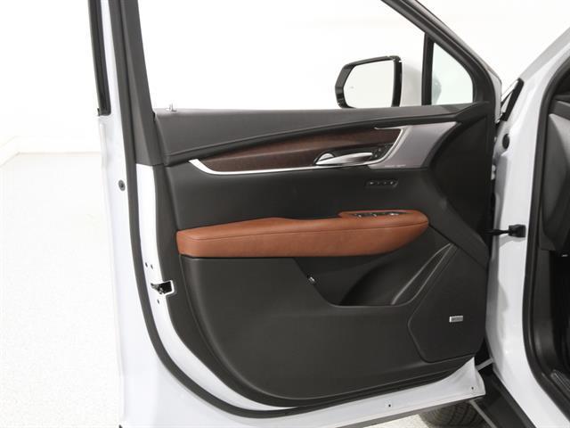 new 2025 Cadillac XT5 car, priced at $57,055