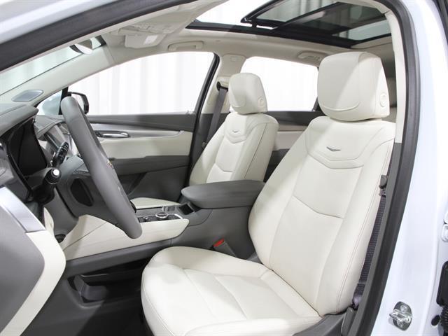 new 2025 Cadillac XT5 car, priced at $54,740