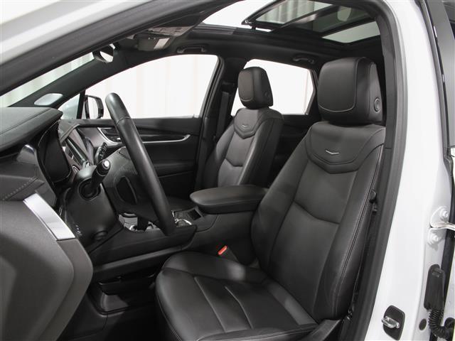 used 2022 Cadillac XT5 car, priced at $37,777