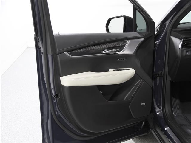 used 2024 Cadillac XT6 car, priced at $52,264