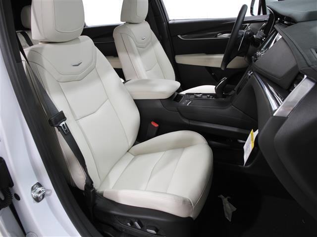 new 2025 Cadillac XT5 car, priced at $58,880