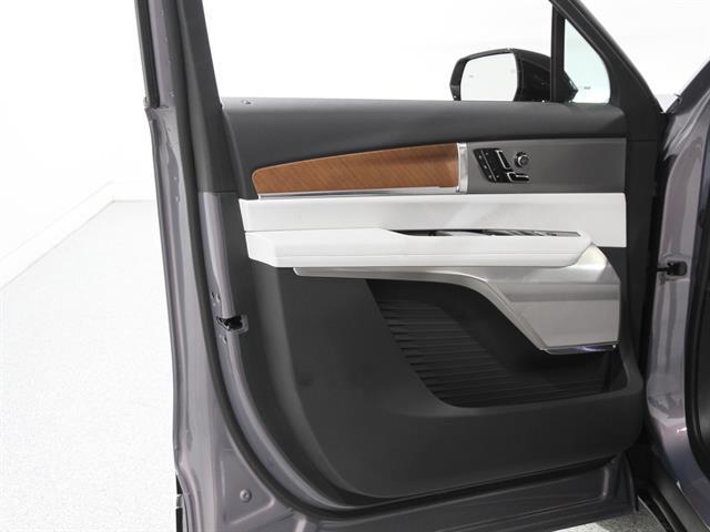 new 2026 Cadillac VISTIQ car, priced at $80,515