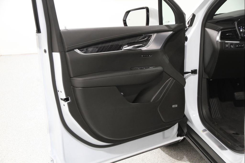 new 2025 Cadillac XT6 car, priced at $56,760