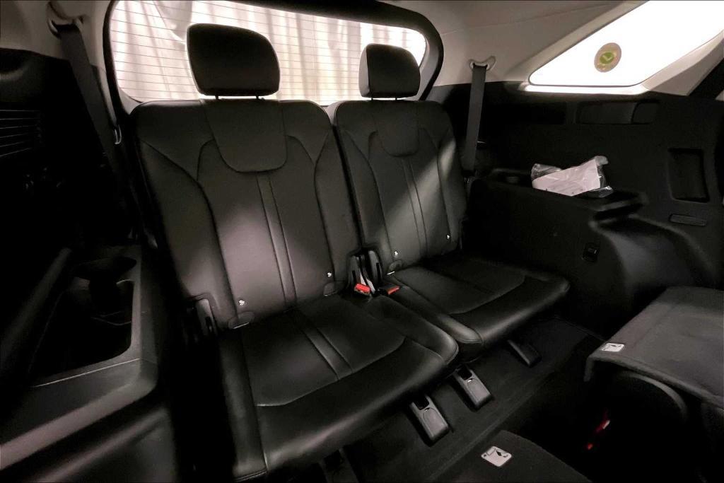 used 2025 Kia Sorento car, priced at $39,000
