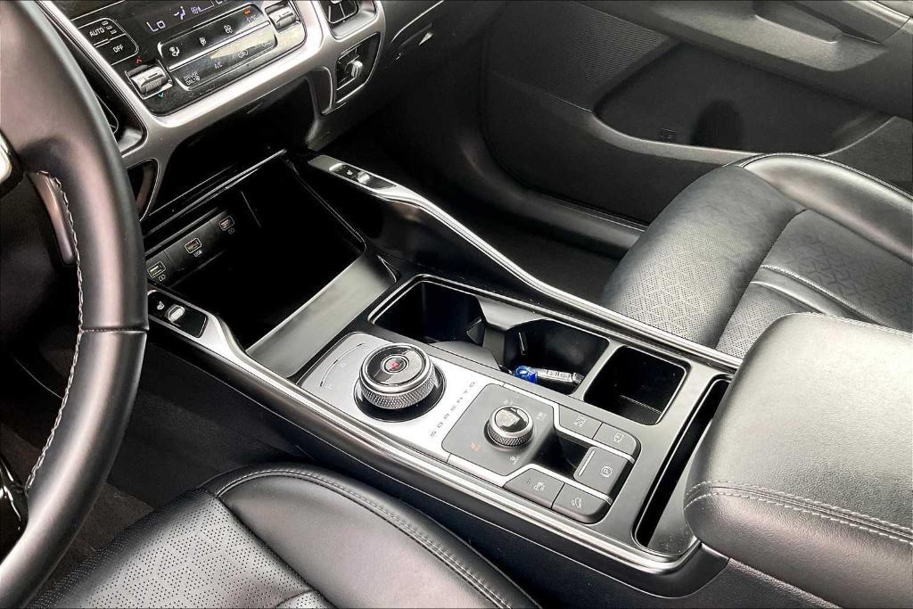 used 2022 Kia Sorento Hybrid car, priced at $29,300