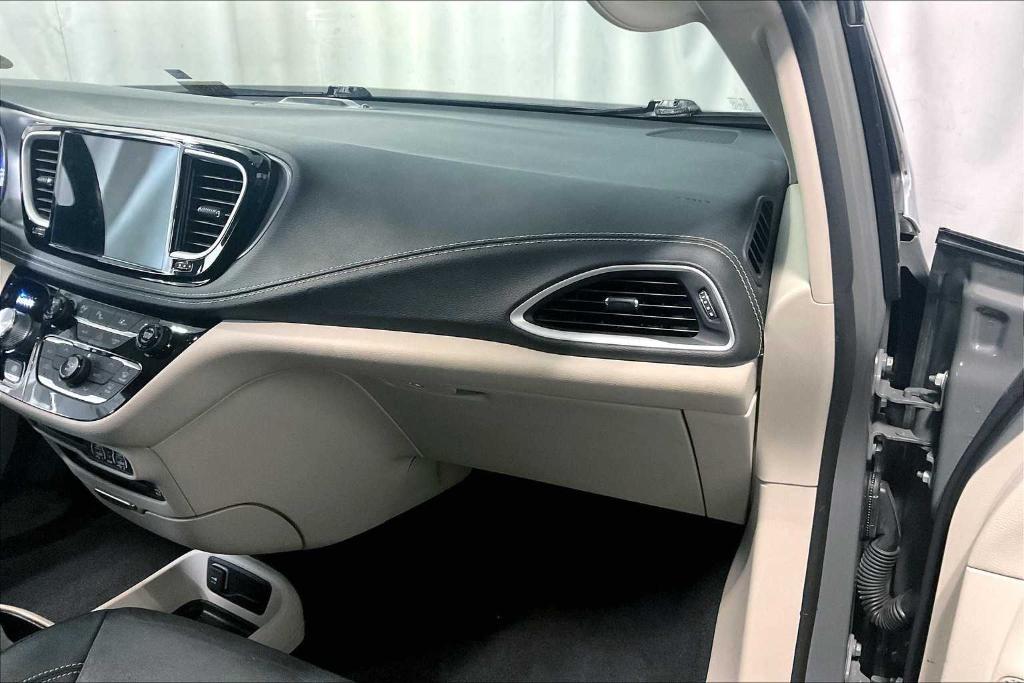 used 2022 Chrysler Pacifica Hybrid car, priced at $20,450