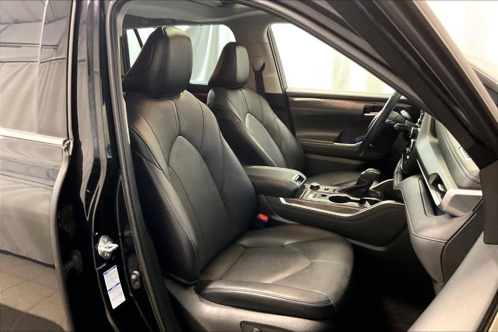 used 2021 Toyota Highlander car, priced at $36,500