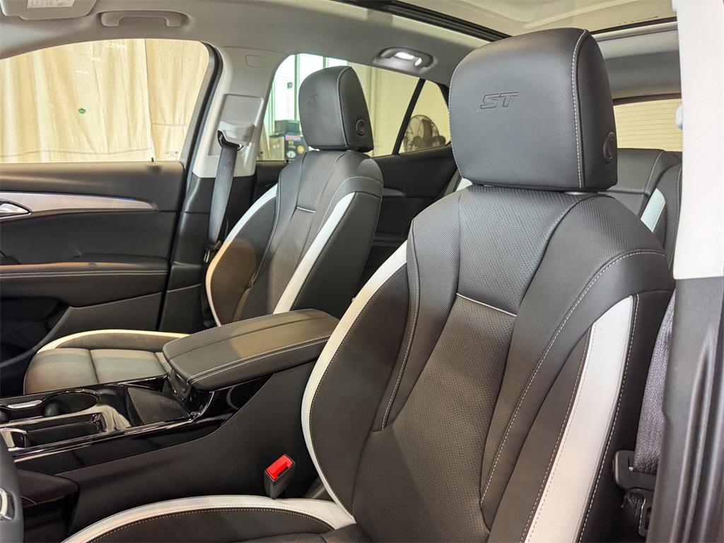 new 2025 Buick Envision car, priced at $41,548