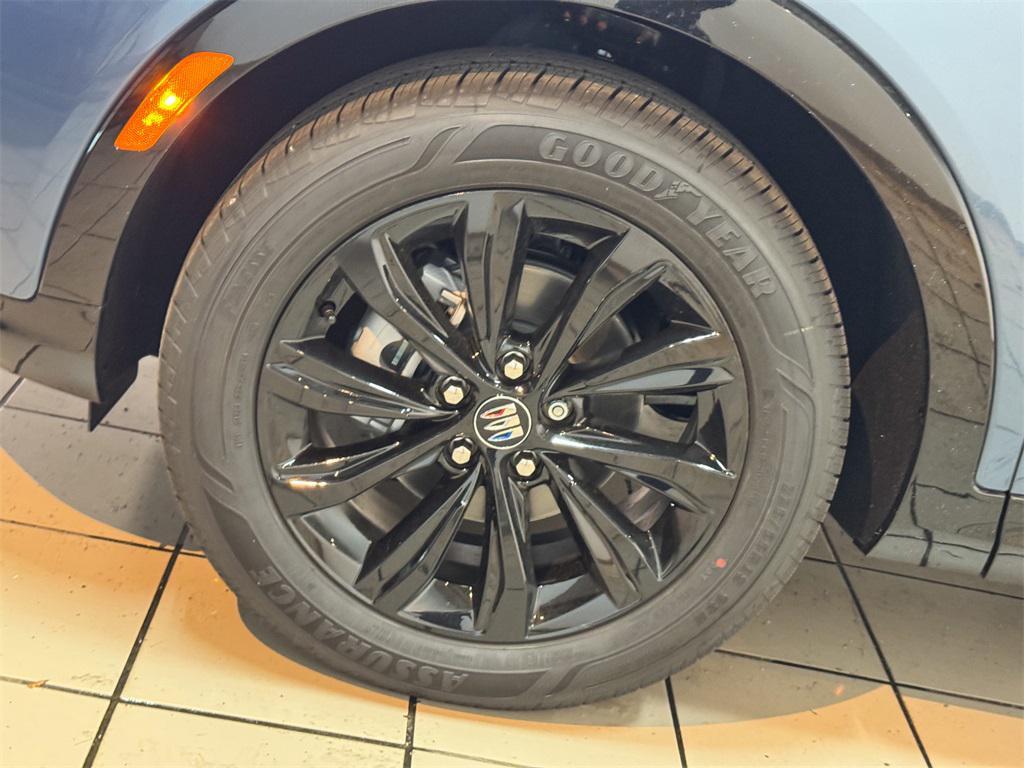 new 2025 Buick Envista car, priced at $28,120