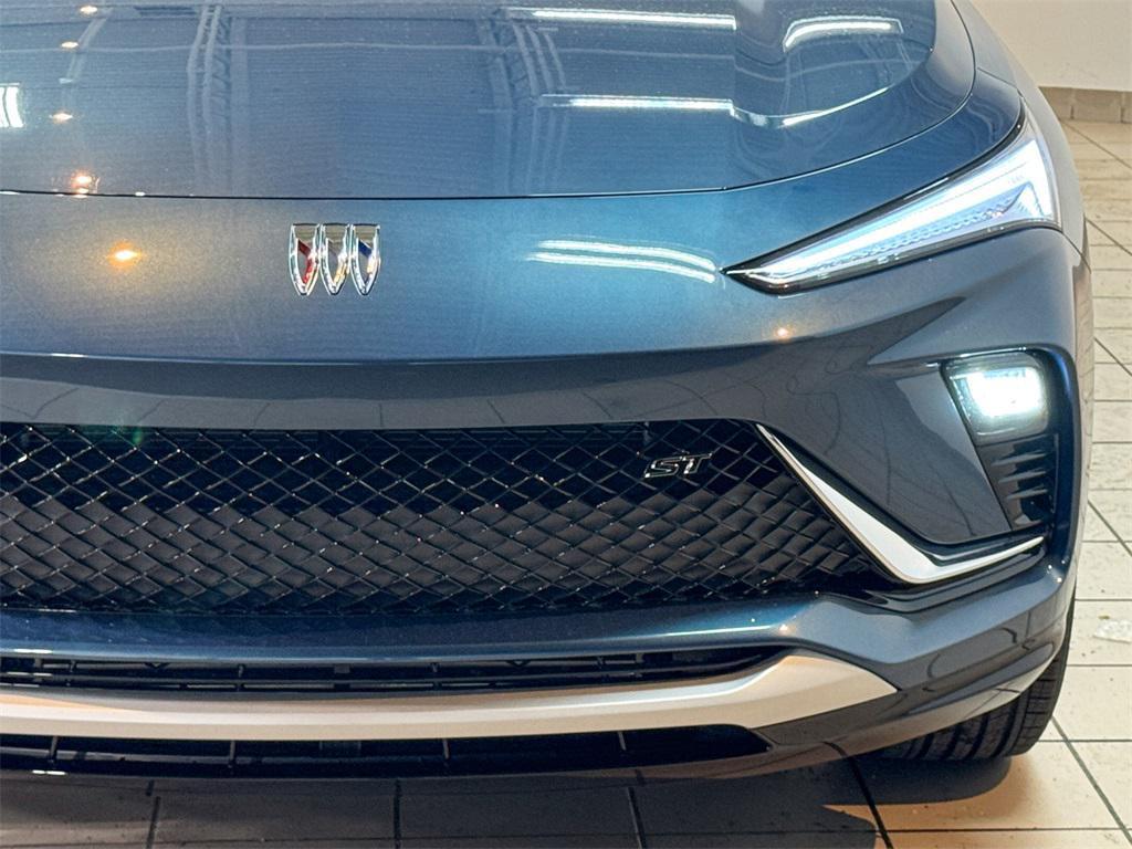 new 2025 Buick Envista car, priced at $28,120