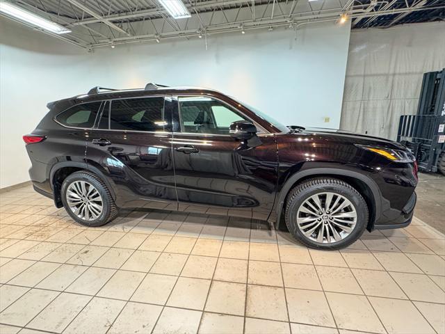 used 2022 Toyota Highlander car, priced at $41,864