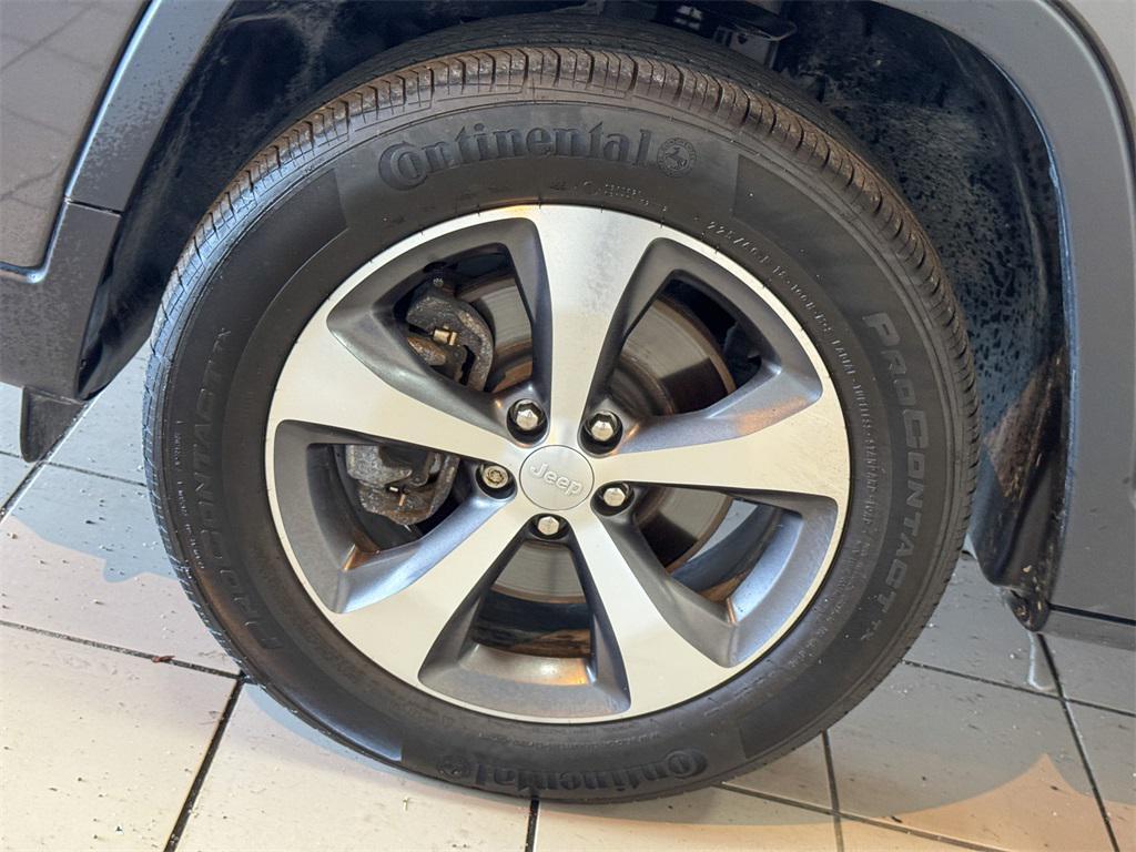 used 2022 Jeep Cherokee car, priced at $29,526
