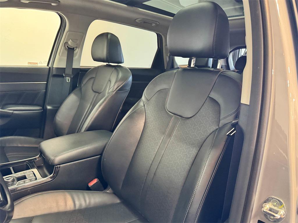 used 2022 Kia Sorento car, priced at $25,997