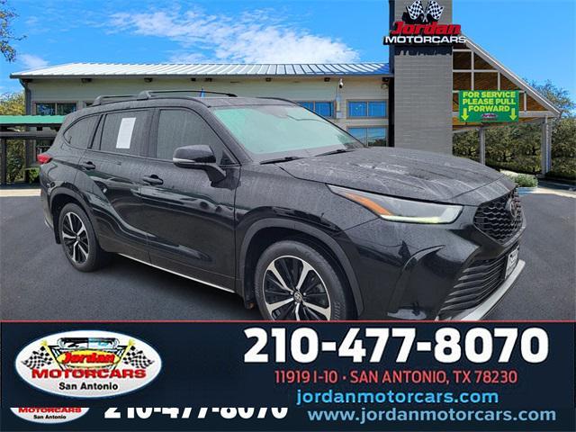 used 2022 Toyota Highlander car, priced at $38,115