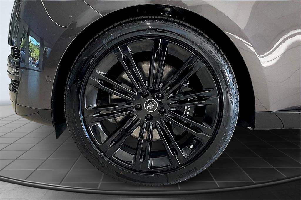 new 2025 Land Rover Range Rover car, priced at $159,405