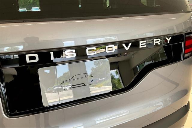 new 2025 Land Rover Discovery car