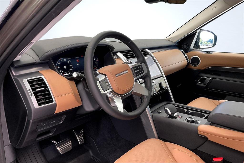 new 2025 Land Rover Discovery car, priced at $82,815