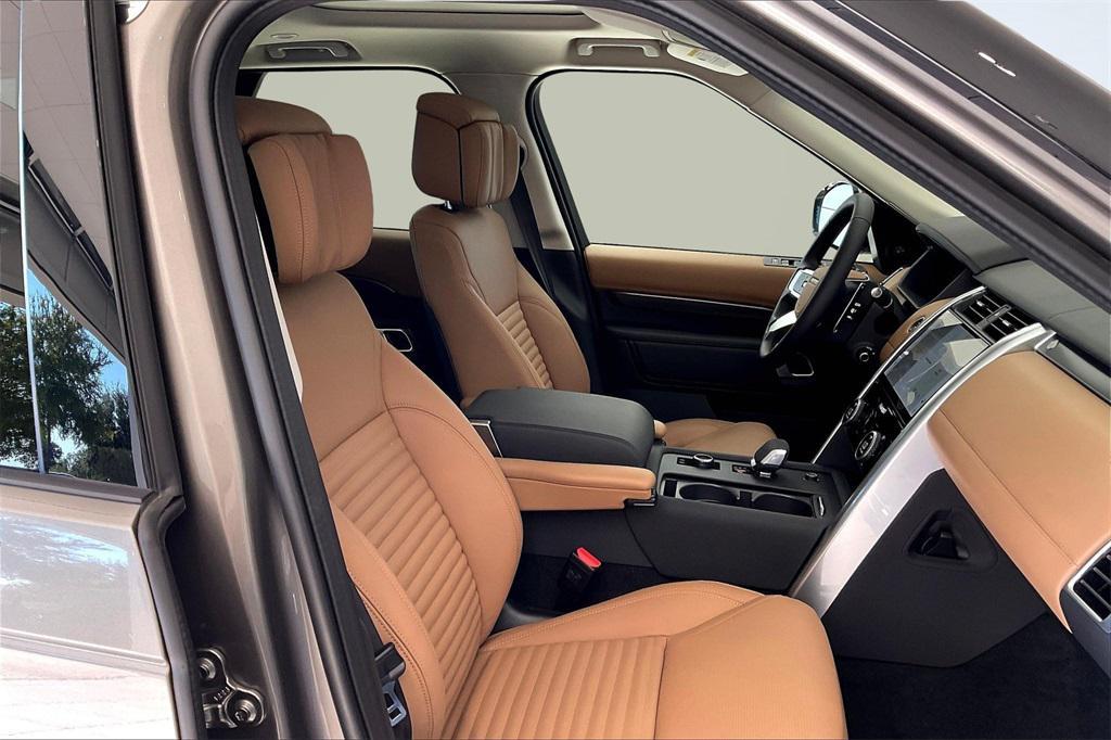 new 2025 Land Rover Discovery car, priced at $82,815