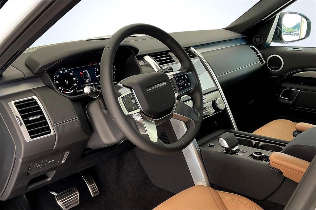 new 2025 Land Rover Discovery car, priced at $77,525