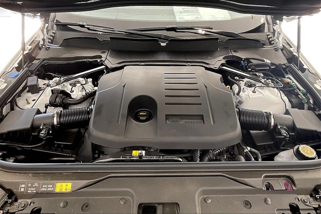 new 2025 Land Rover Discovery car, priced at $77,525