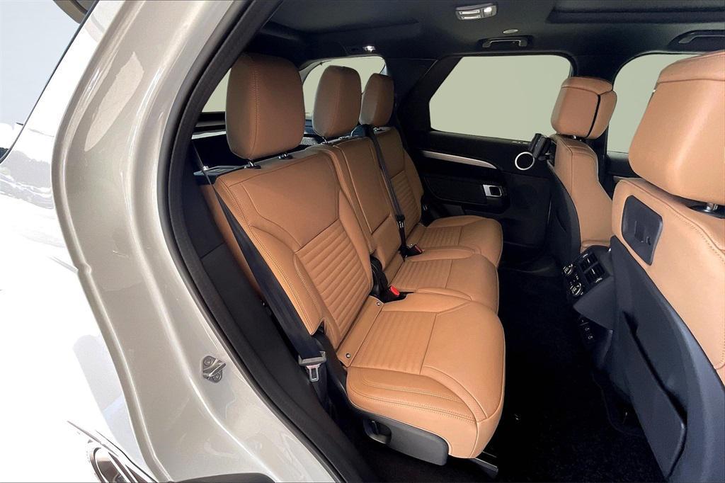 new 2025 Land Rover Discovery car, priced at $77,525