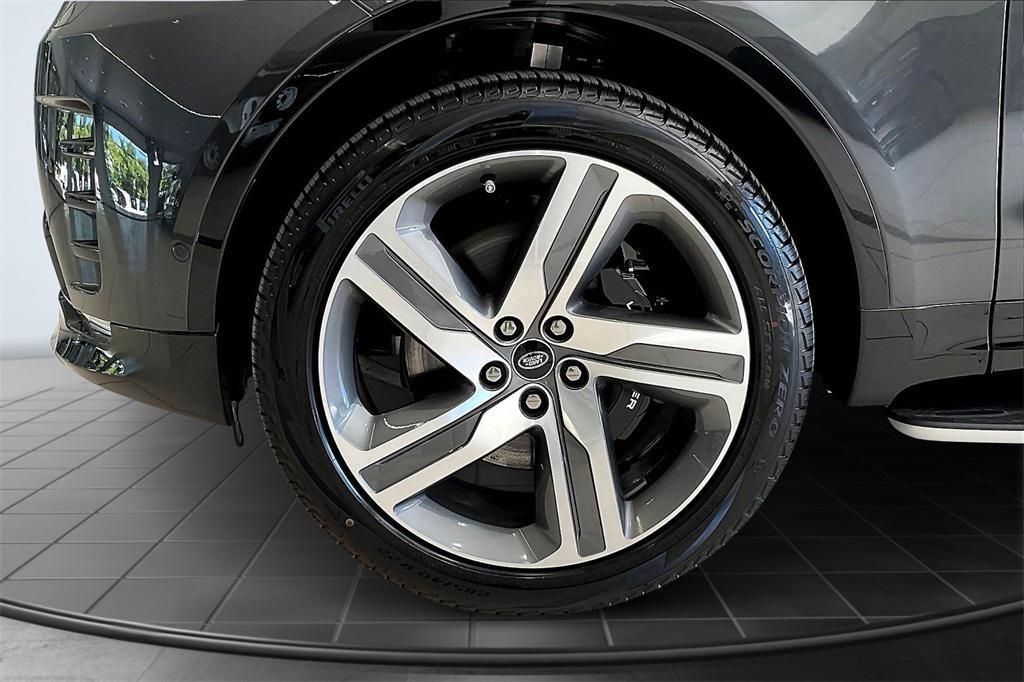 new 2025 Land Rover Discovery car, priced at $83,615