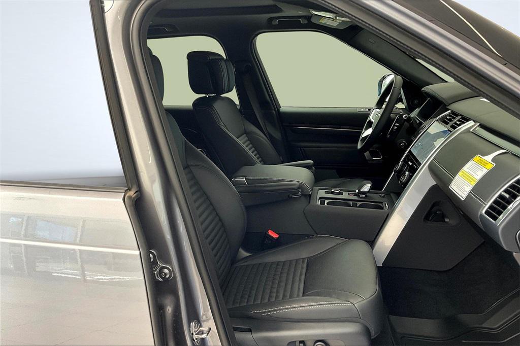 new 2025 Land Rover Discovery car, priced at $80,685