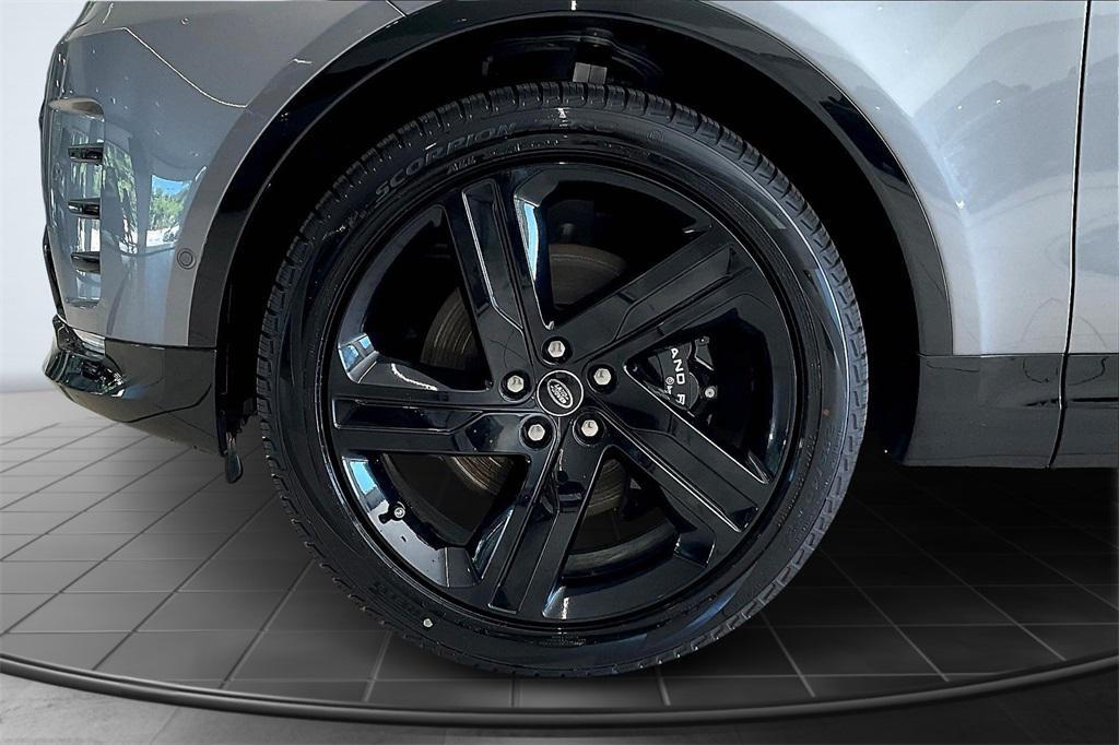 new 2025 Land Rover Discovery car, priced at $80,685