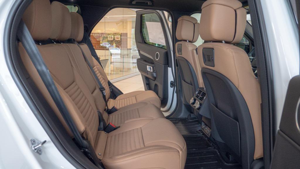 new 2025 Land Rover Discovery car, priced at $76,900