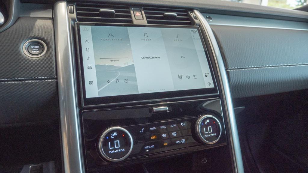 new 2025 Land Rover Discovery car, priced at $76,900