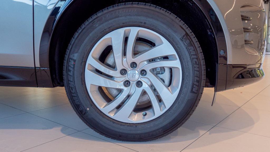 new 2025 Land Rover Discovery Sport car, priced at $57,600
