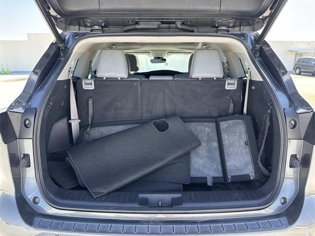 used 2023 Toyota Highlander Hybrid car, priced at $35,545