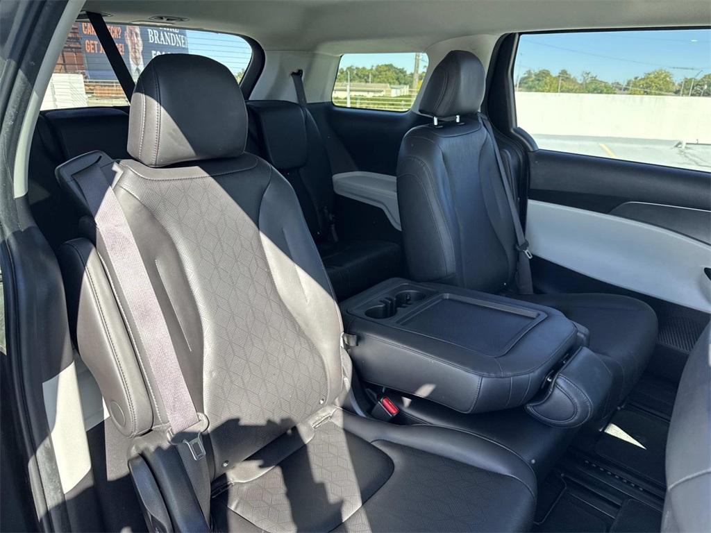 used 2024 Kia Carnival car, priced at $28,495