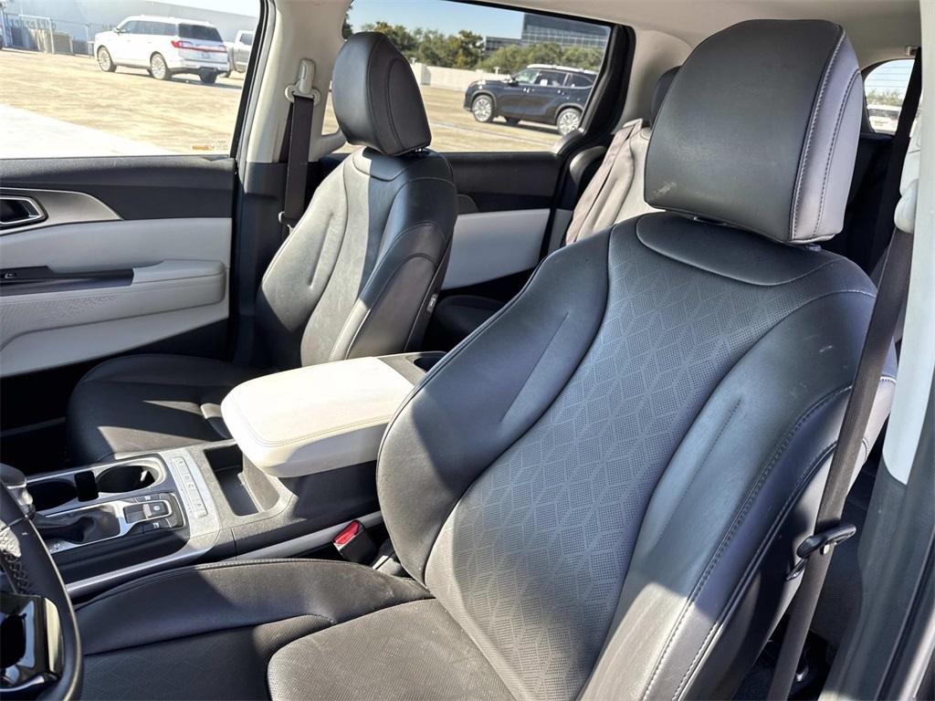 used 2024 Kia Carnival car, priced at $28,495