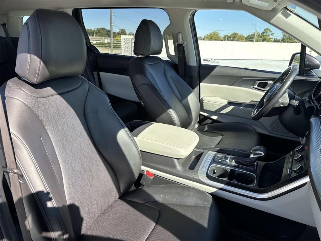 used 2024 Kia Carnival car, priced at $28,495