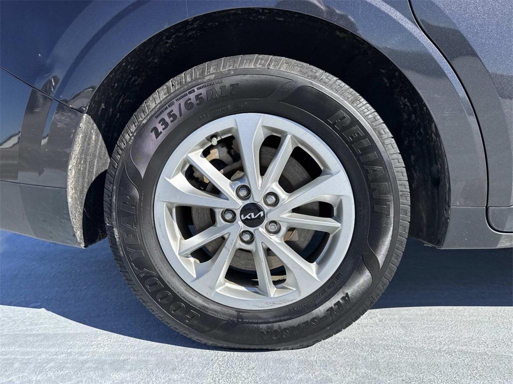 used 2024 Kia Carnival car, priced at $28,495