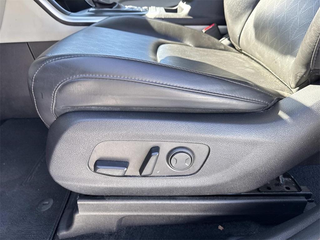 used 2024 Kia Carnival car, priced at $28,495