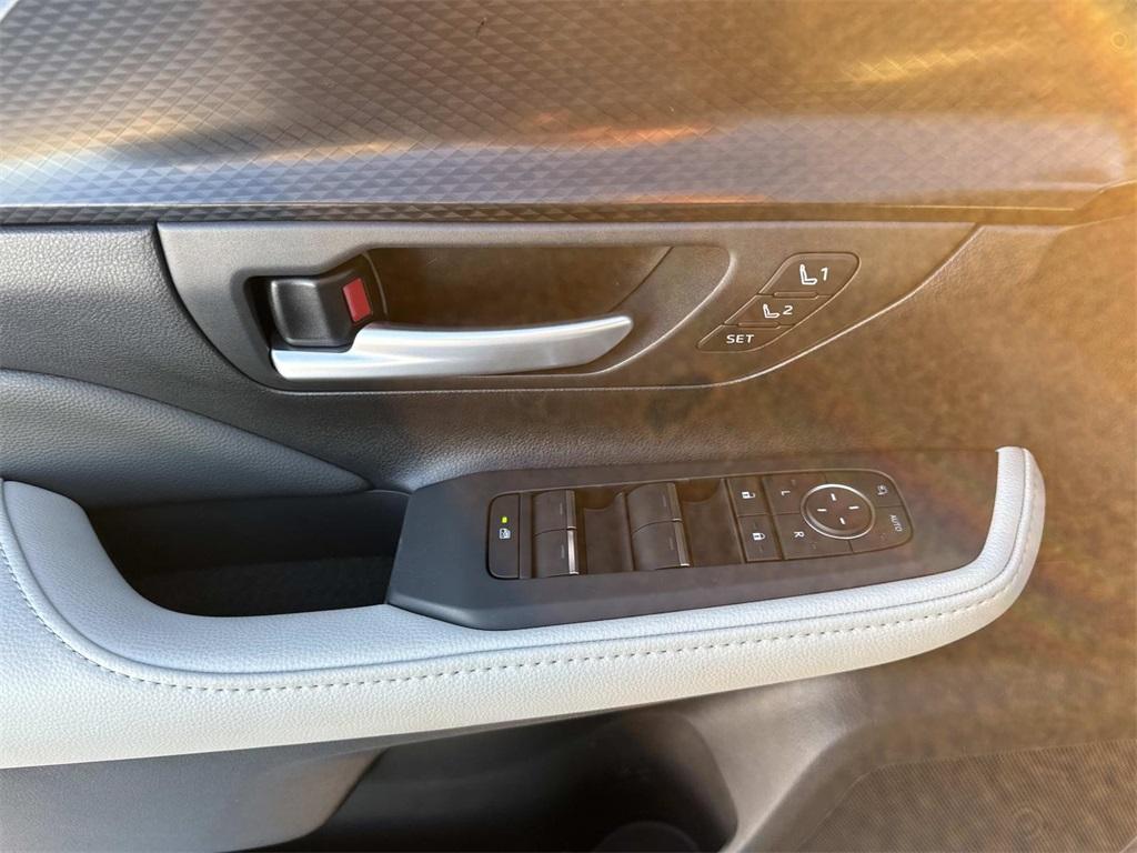 new 2026 Toyota Highlander Hybrid car, priced at $63,061