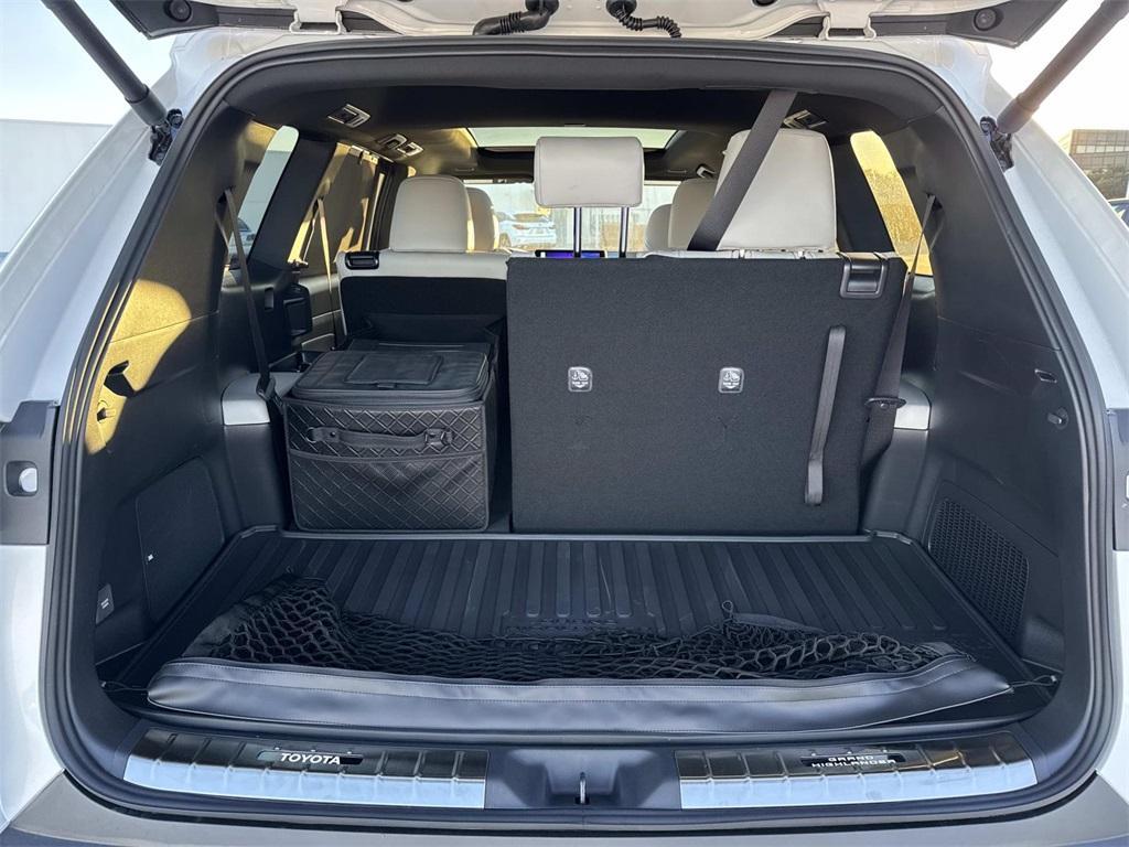 new 2026 Toyota Highlander Hybrid car, priced at $63,061