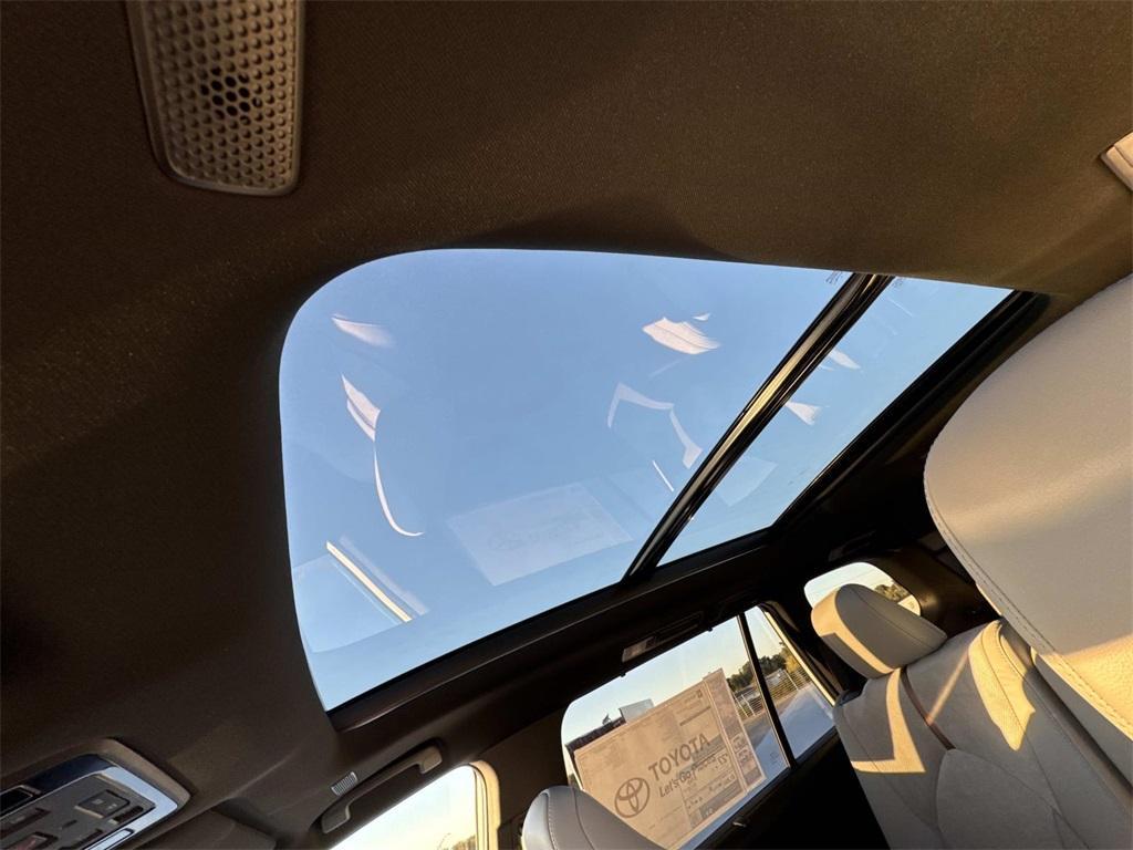 new 2026 Toyota Highlander Hybrid car, priced at $63,061