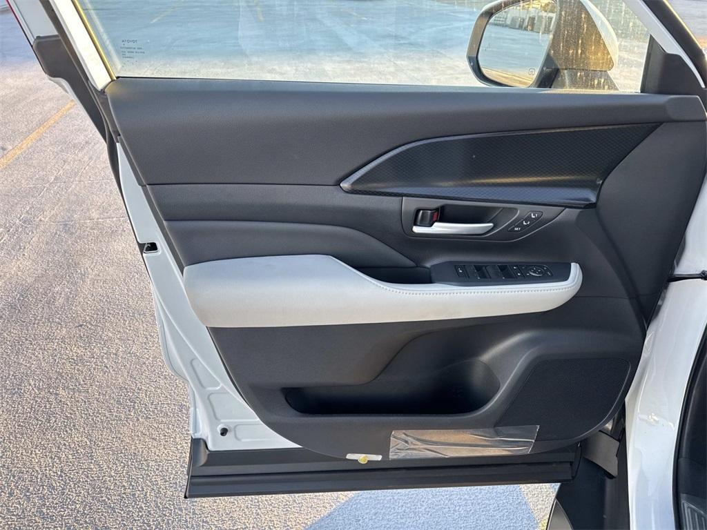 new 2026 Toyota Highlander Hybrid car, priced at $63,061