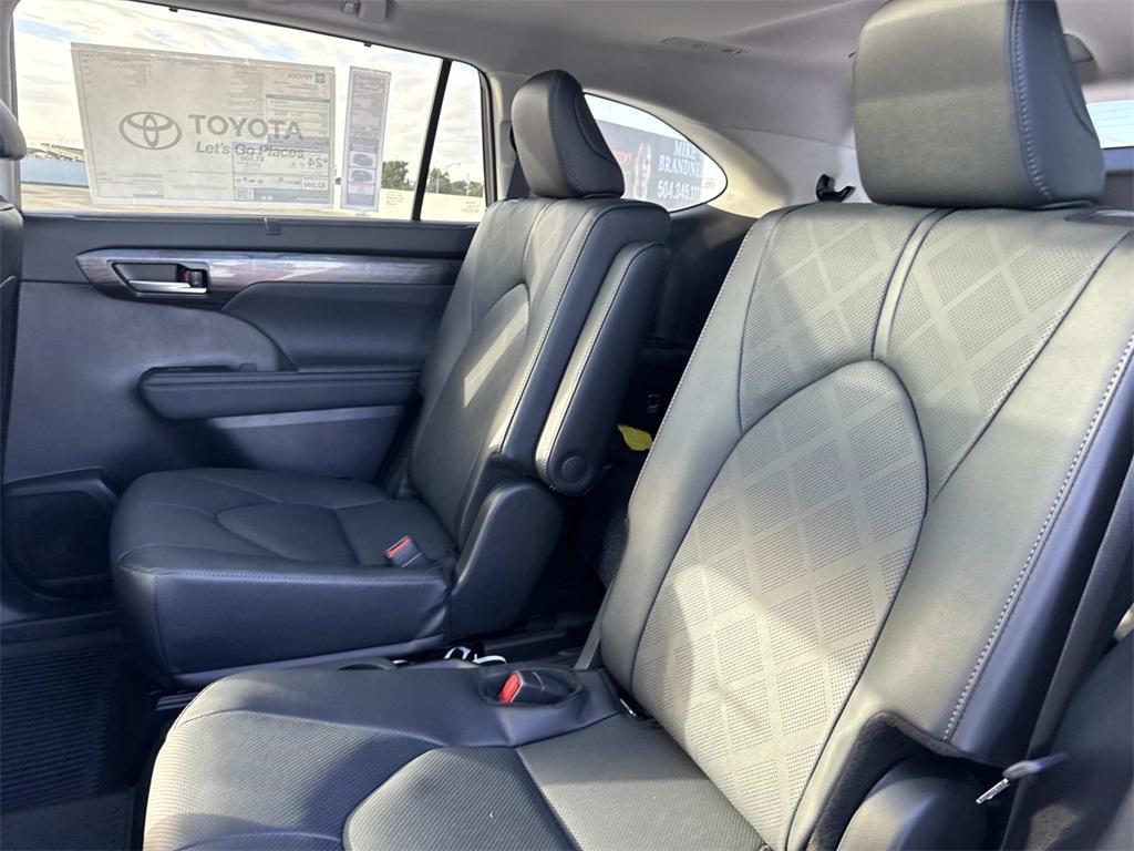 new 2025 Toyota Highlander car, priced at $56,189