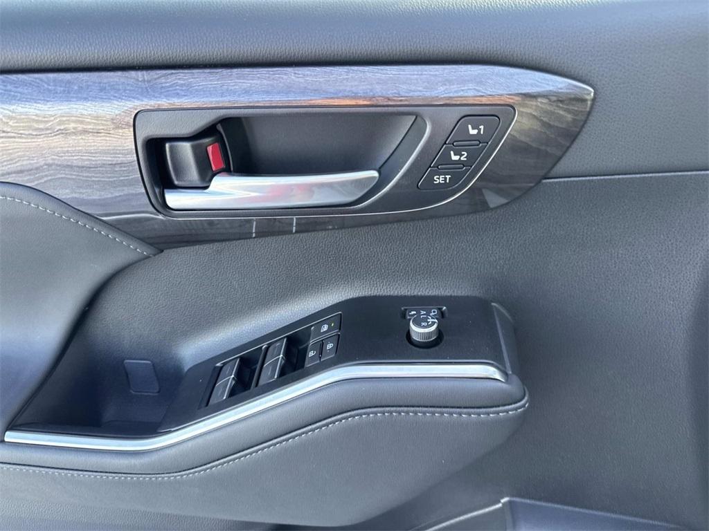 new 2025 Toyota Highlander car, priced at $56,189